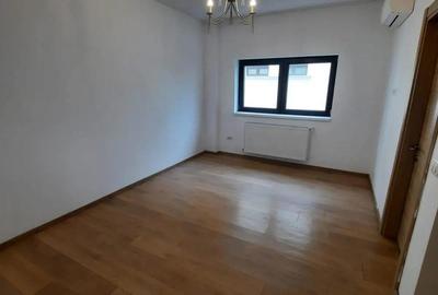 Casă cu 5 camere cu Canalizare în Mihai Bravu - 20