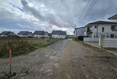 Teren Construcții intravilan de 720 mp, în Lisaura - 5