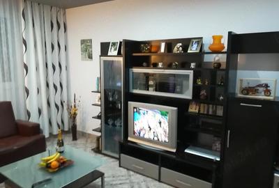 Apartament cu 3 camere decomandat în Central - 1