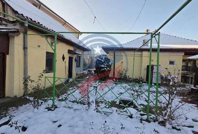 Casă cu 4 camere cu Canalizare în Romanești - 1