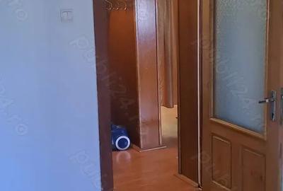 Apartament de vanzare - 4 camere - 4