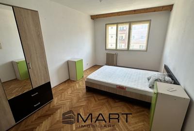 Apartament cu 4 camere decomandat, mobilat în Vasile Aaron