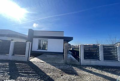 Casă cu 3 camere cu Teren 350 Mp în Berceni - 1