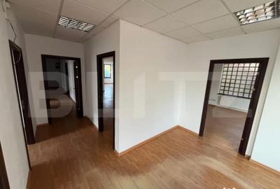 Spațiu comercial, de 586 mp, în Micro 11 - 12