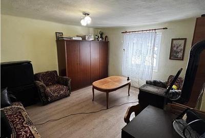 Casă cu 2 camere cu Teren 1000 Mp în Central - 3