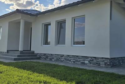 Casa tip duplex de vanzare