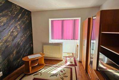 Apartament cu 3 camere semidecomandat, mobilat în Hipodrom 1 - 2