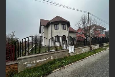 Vila eleganta de inchiriat, locatie excelenta - 2