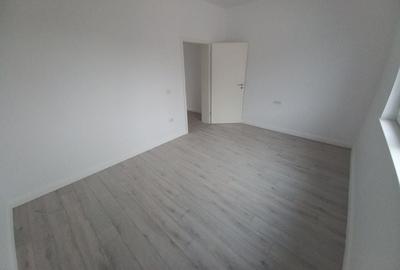 Bloc Nou. Etaj 1. Asfalt. Langa Magazine si mijloace de transport - 6