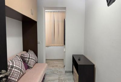 Apartament cu 3 camere semidecomandat în Central - 1