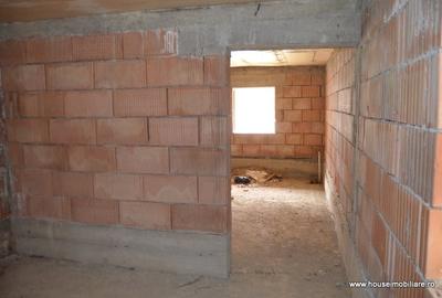 Casă individuală cu 5 camere cu Teren 554 Mp în Central - 1
