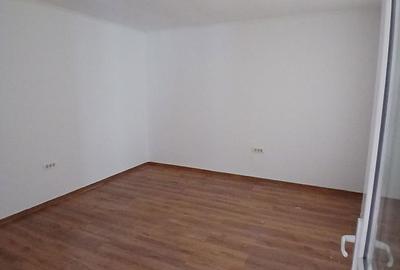 Spațiu comercial, de 150 mp, în Central - 14