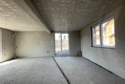 Duplex cu 5 camere cu Canalizare în Chinteni - 9