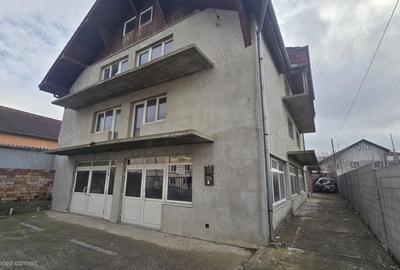 Spațiu comercial, de 600 mp, în Central - 9