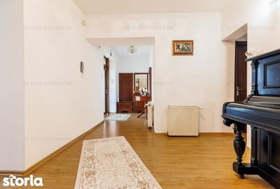 Casă cu 7 camere cu Teren 473 Mp în Central - 7