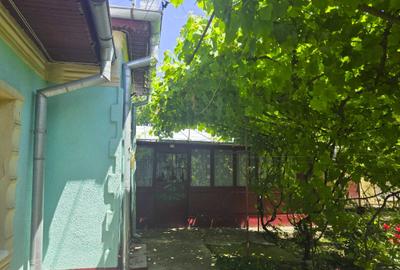Casă cu 4 camere în Central - 2