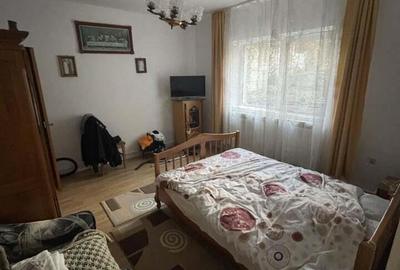 Casă cu 2 camere cu Teren 1200 Mp în Central - 1