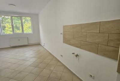 Garsoniera nemobilata Iulius Town / bloc reabilitat - etaj 1 !!