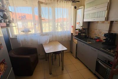 Apartament cu 2 camere semidecomandat, mobilat în Florești