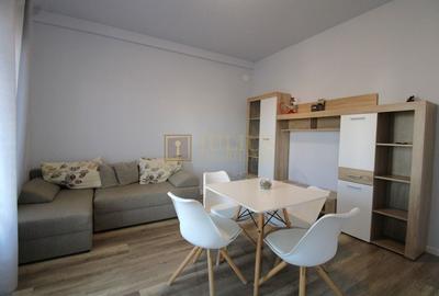 Casa cu 3 camere, locuri de  parcare, curte