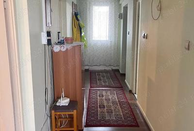 Apartament cu 3 camere semidecomandat în Central - 1