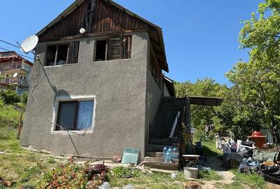 Casă cu 3 camere cu Teren 1700 Mp în Exterior Sud
