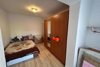 Apartament cu 3 camere semidecomandat, mobilat în Micro III - 4