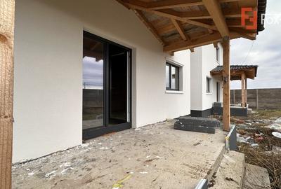 Duplex cu 4 camere cu Canalizare în Moșnița Nouă - 1