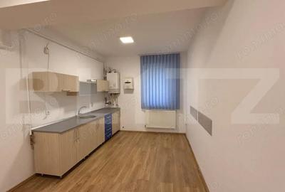 Apartament cu 3 camere semidecomandat în Central - 4