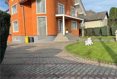 Casă cu 6 camere cu Teren 645 Mp în Unirea