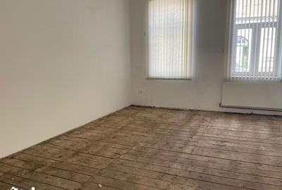 Apartament cu 5 camere în Orașul Nou