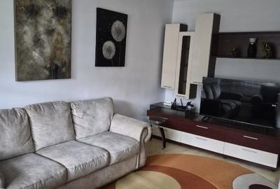 Apartament cu 3 camere decomandat, mobilat în Casa de Cultură - 1