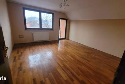 Casă cu 4 camere cu Teren 2001 Mp în Central - 6