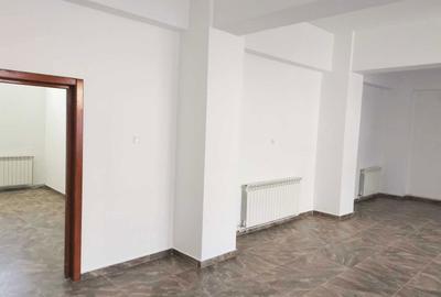 Spațiu comercial, de 130 mp, în Central - 6