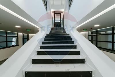 Spațiu comercial, de 2,300 mp, în Central - 18