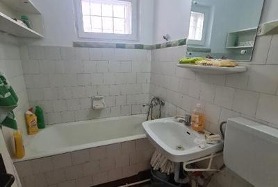 Apartament cu 3 camere decomandat în Obor