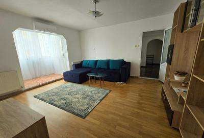 Micro 4 Targoviste, inchiriere apartament 3 camere, etaj 3/4 - 3