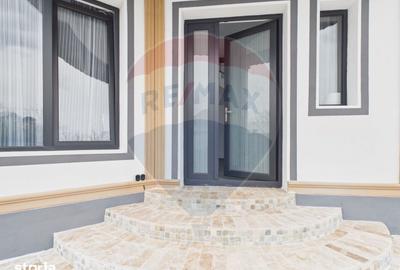 Casă cu 5 camere cu Teren 457 Mp în Vărăști - 15