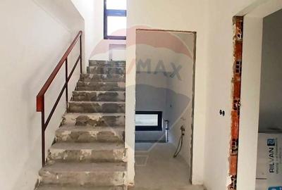 Casa cu 4 camere de vanzare in Crevedia acces privat - 6