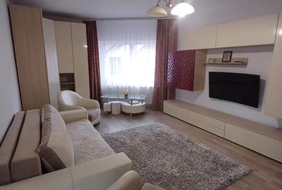 Apartament cu 2 camere decomandat în Tractorul
