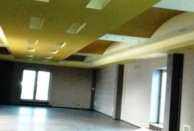 Spațiu comercial, de 1,300 mp, în Central - 2