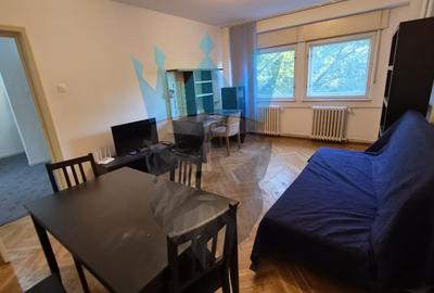 Apartament cu 3 camere decomandat, mobilat în P-ța Unirii