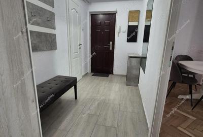 Apartament cu 3 camere decomandat, mobilat în Gheorghe Lazăr