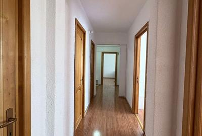 Apartament cu 3 camere decomandat în Micro 6 - 2
