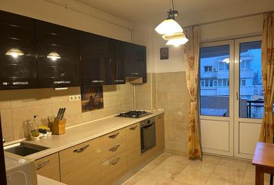 Apartament cu 3 camere decomandat în Vitan