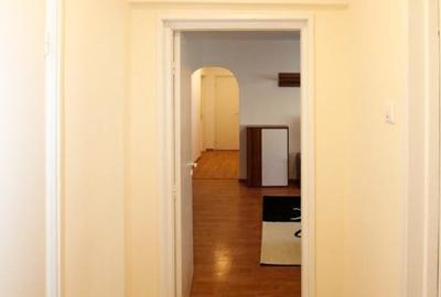 3 camere de inchiriat Al. Compozitorlilor 13 - 20