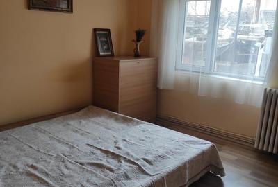 Apartament cu 3 camere decomandat în Zamfirescu