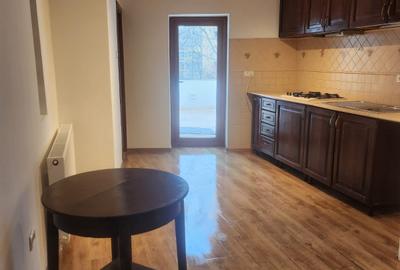 Spațiu comercial, de 140 mp, în P-ța Ovidiu - 7