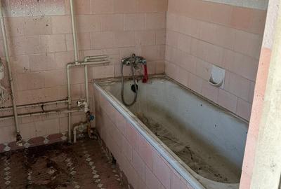 Casă cu 5 camere cu Teren 2000 Mp în Bălțești - 1