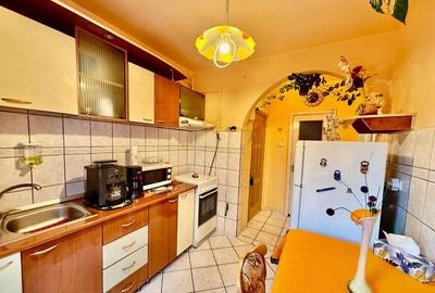 Apartament 2 camere etaj 2-bloc de caramida-Zona Zamfirescu - 1